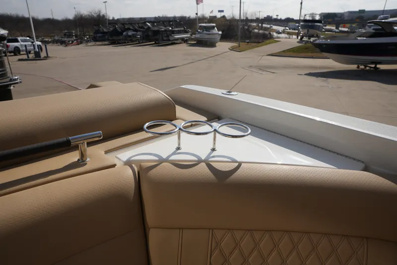 Slide: The Image of Sea Ray SLX 310 2026 - 13