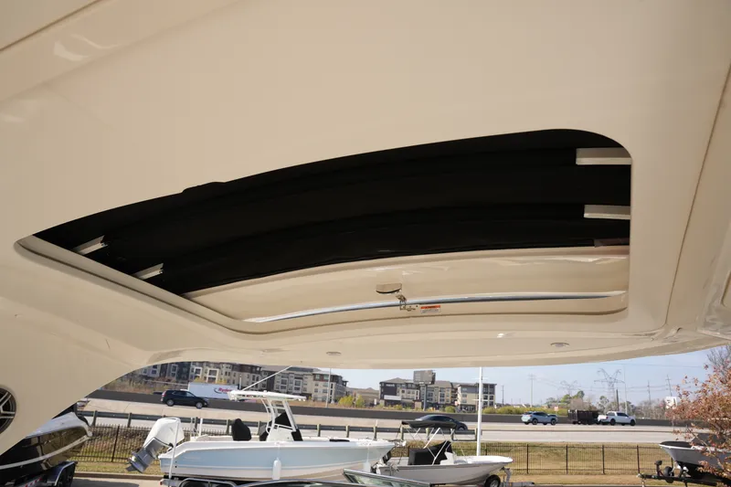 Slide: The Image of Sea Ray SLX 310 2026 - 14