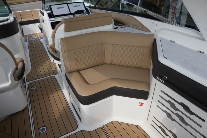 Slide: The Image of Sea Ray SLX 310 2026 - 15