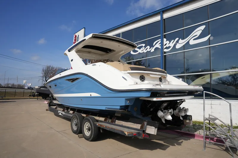 Slide: The Image of Sea Ray SLX 310 2026 - 2