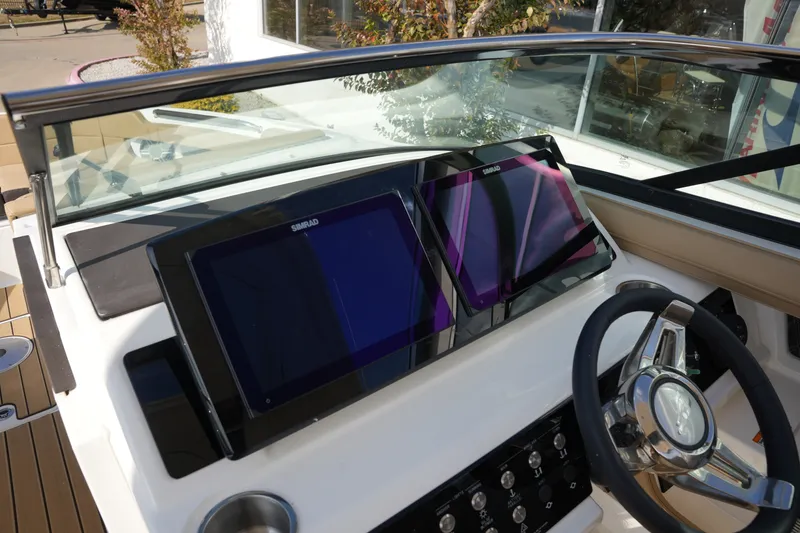 Slide: The Image of Sea Ray SLX 310 2026 - 25