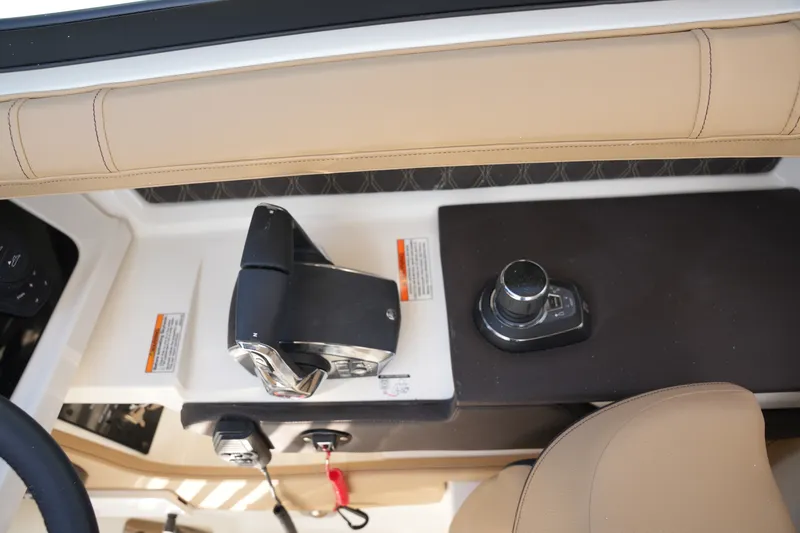 Slide: The Image of Sea Ray SLX 310 2026 - 26