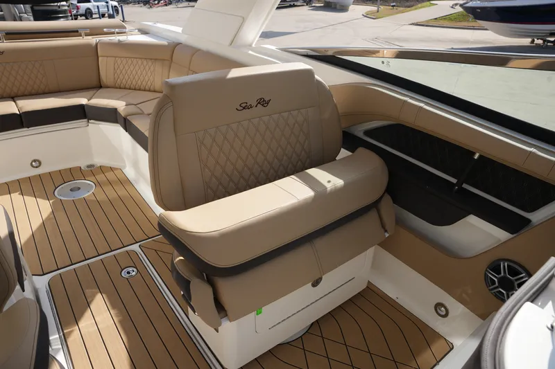 Slide: The Image of Sea Ray SLX 310 2026 - 27