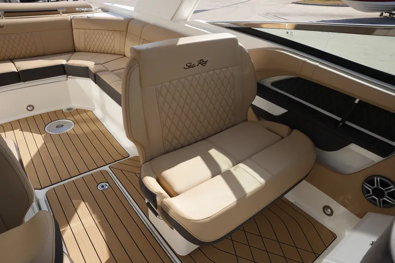 Slide: The Image of Sea Ray SLX 310 2026 - 28