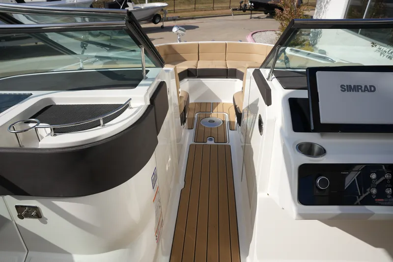 Slide: The Image of Sea Ray SLX 310 2026 - 33