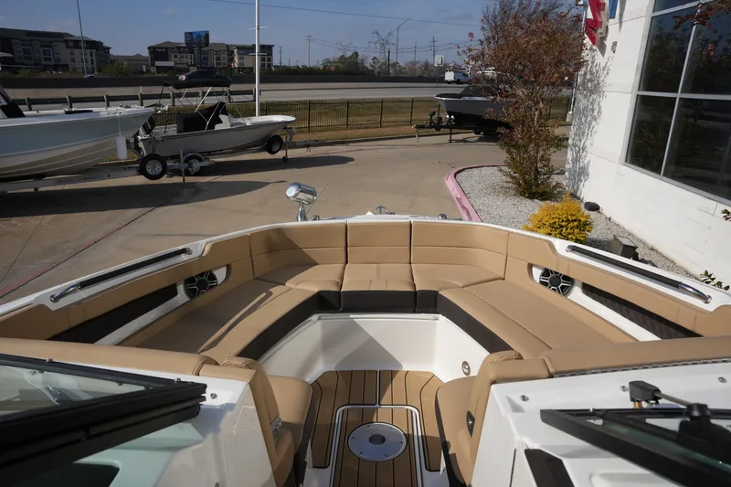 Slide: The Image of Sea Ray SLX 310 2026 - 36