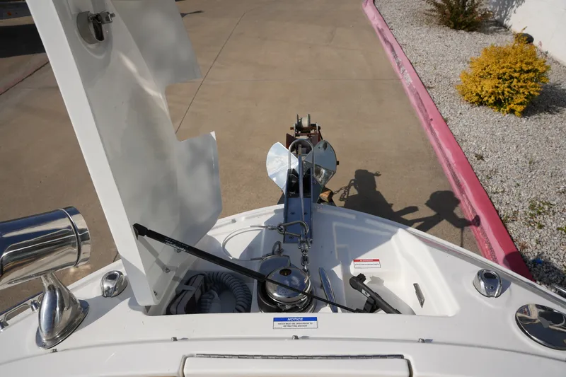 Slide: The Image of Sea Ray SLX 310 2026 - 39