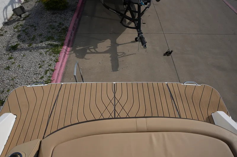 Slide: The Image of Sea Ray SLX 310 2026 - 4