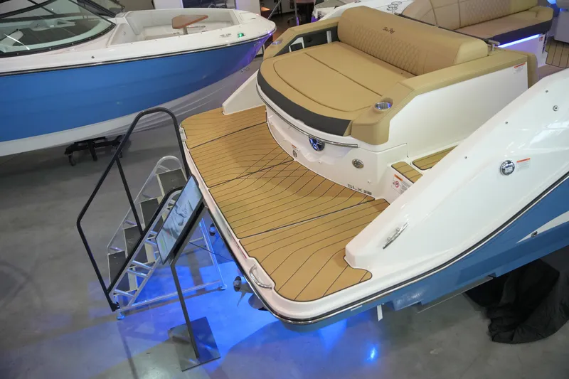 Slide: The Image of Sea Ray SLX 310 2026 - 4