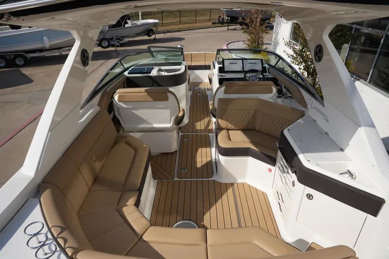 Slide: The Image of Sea Ray SLX 310 2026 - 8