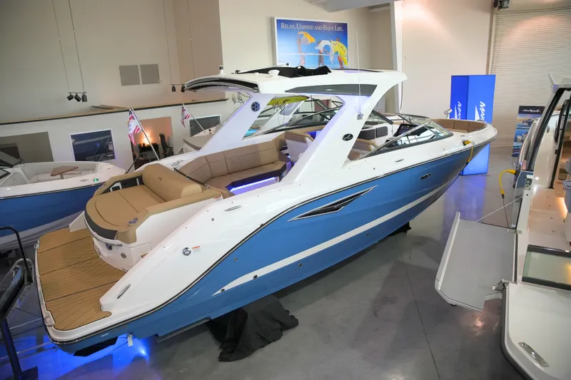 Slide: The Image of Sea Ray SLX 310 2026 - 2