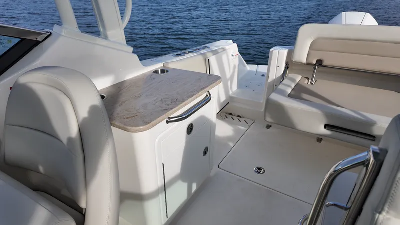 Slide: The Image of Boston Whaler 240 Vantage 2026 - 12