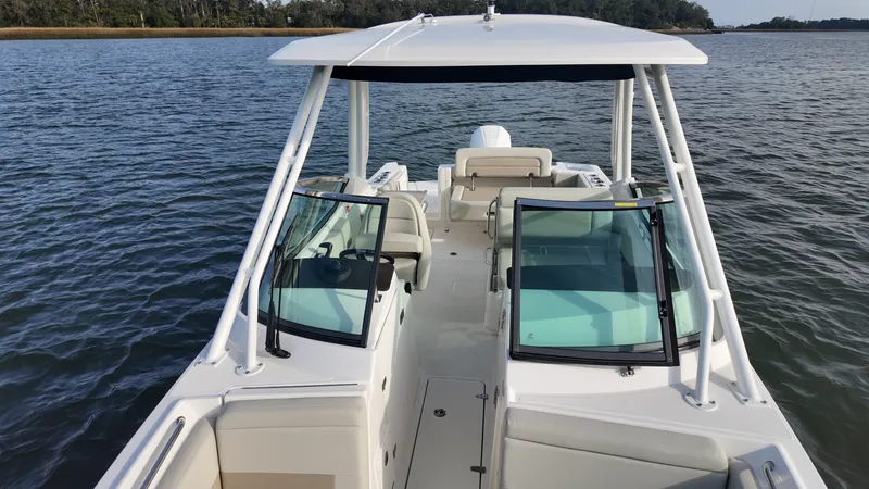 Slide: The Image of Boston Whaler 240 Vantage 2026 - 20