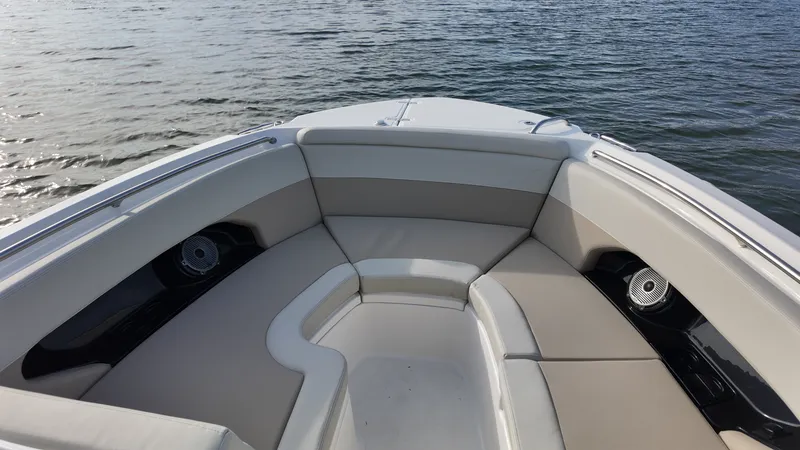Slide: The Image of Boston Whaler 240 Vantage 2026 - 24