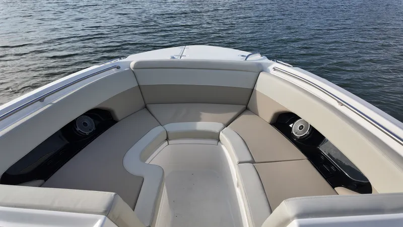 Slide: The Image of Boston Whaler 240 Vantage 2026 - 25