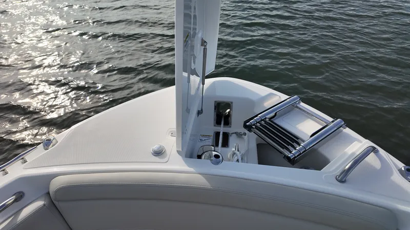 Slide: The Image of Boston Whaler 240 Vantage 2026 - 26