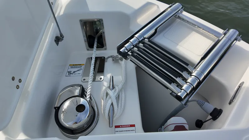 Slide: The Image of Boston Whaler 240 Vantage 2026 - 27