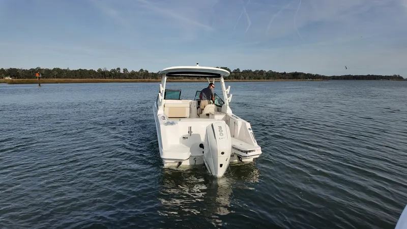 Slide: The Image of Boston Whaler 240 Vantage 2026 - 4