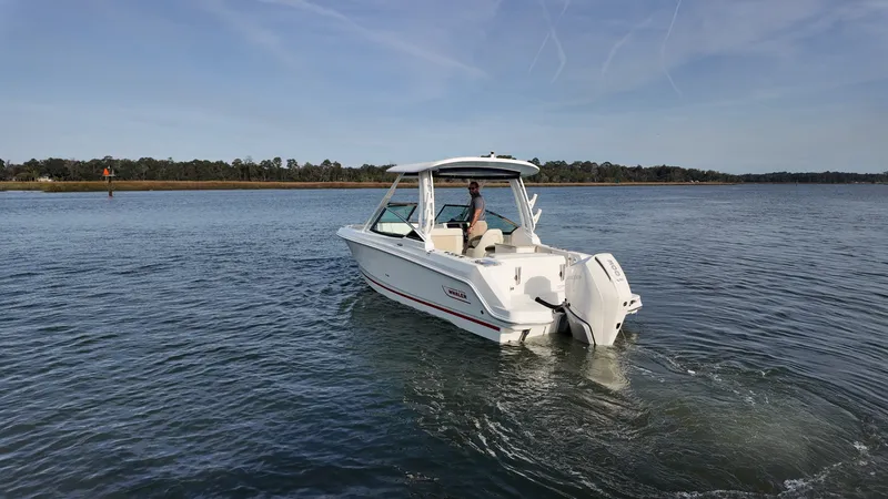 Slide: The Image of Boston Whaler 240 Vantage 2026 - 5
