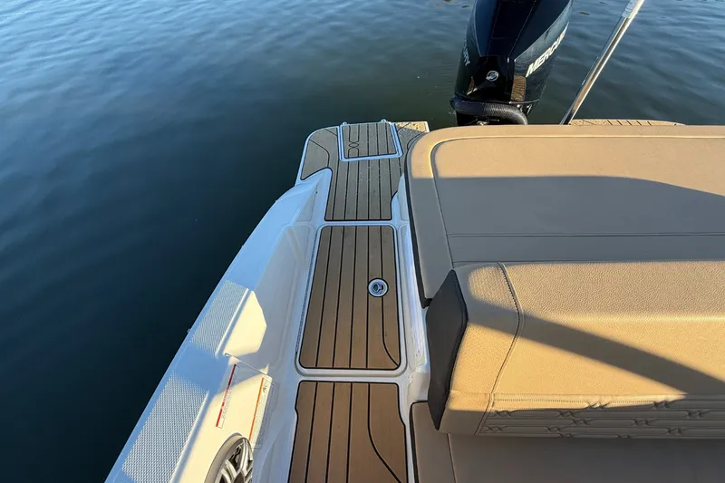 Slide: The Image of Sea Ray SPX 210 Outboard 2026 - 10