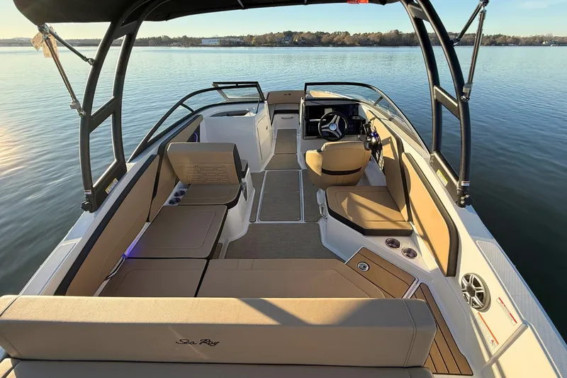 Slide: The Image of Sea Ray SPX 210 Outboard 2026 - 11