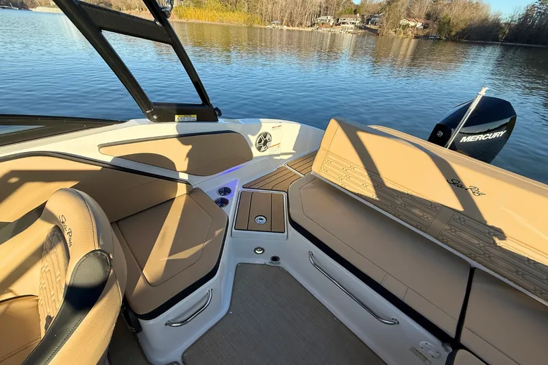 Slide: The Image of Sea Ray SPX 210 Outboard 2026 - 12