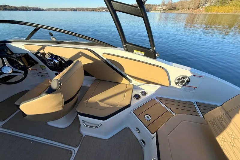 Slide: The Image of Sea Ray SPX 210 Outboard 2026 - 13