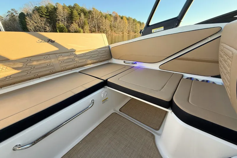 Slide: The Image of Sea Ray SPX 210 Outboard 2026 - 14