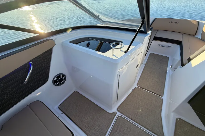 Slide: The Image of Sea Ray SPX 210 Outboard 2026 - 18