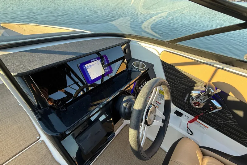 Slide: The Image of Sea Ray SPX 210 Outboard 2026 - 24