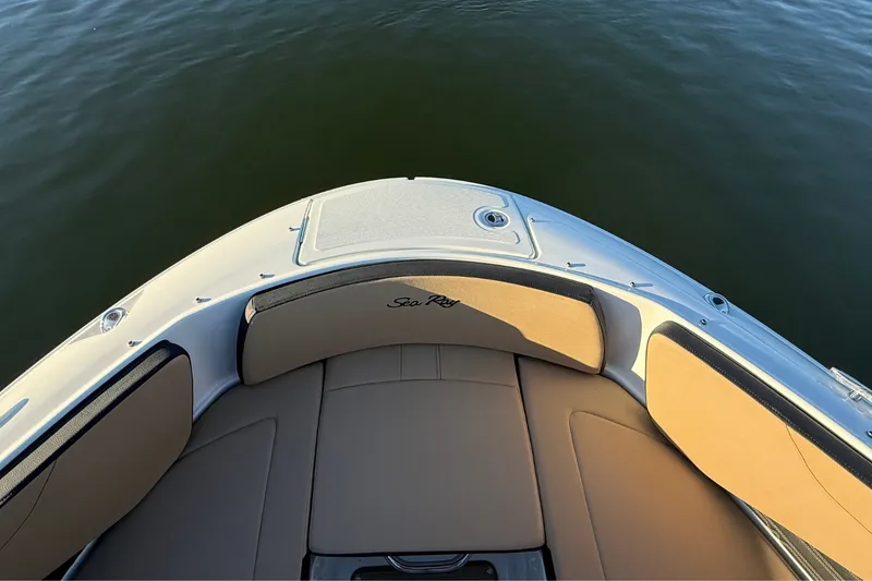 Slide: The Image of Sea Ray SPX 210 Outboard 2026 - 30