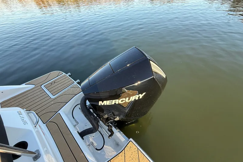 Slide: The Image of Sea Ray SPX 210 Outboard 2026 - 8