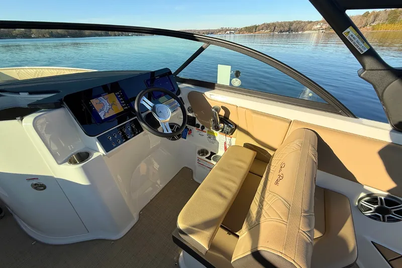 Slide: The Image of Sea Ray SDX 230 2026 - 14