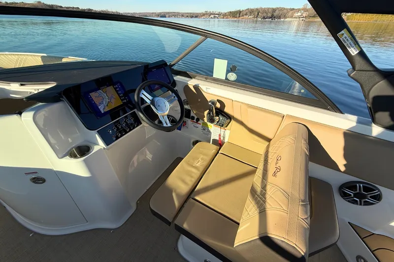 Slide: The Image of Sea Ray SDX 230 2026 - 15
