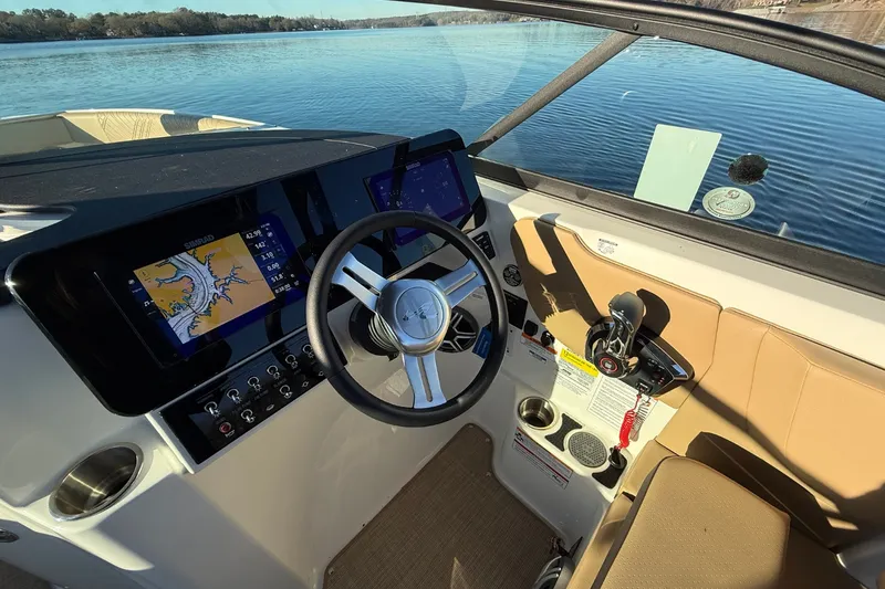 Slide: The Image of Sea Ray SDX 230 2026 - 17