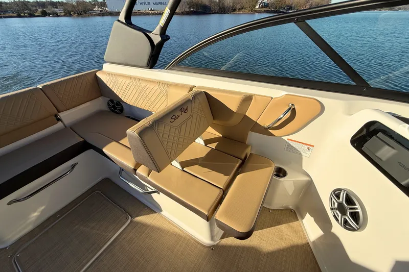 Slide: The Image of Sea Ray SDX 230 2026 - 21