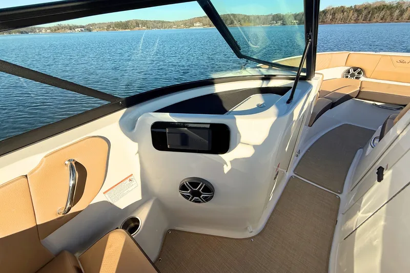 Slide: The Image of Sea Ray SDX 230 2026 - 22