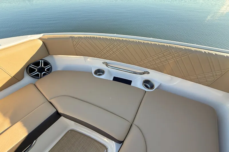 Slide: The Image of Sea Ray SDX 230 2026 - 29
