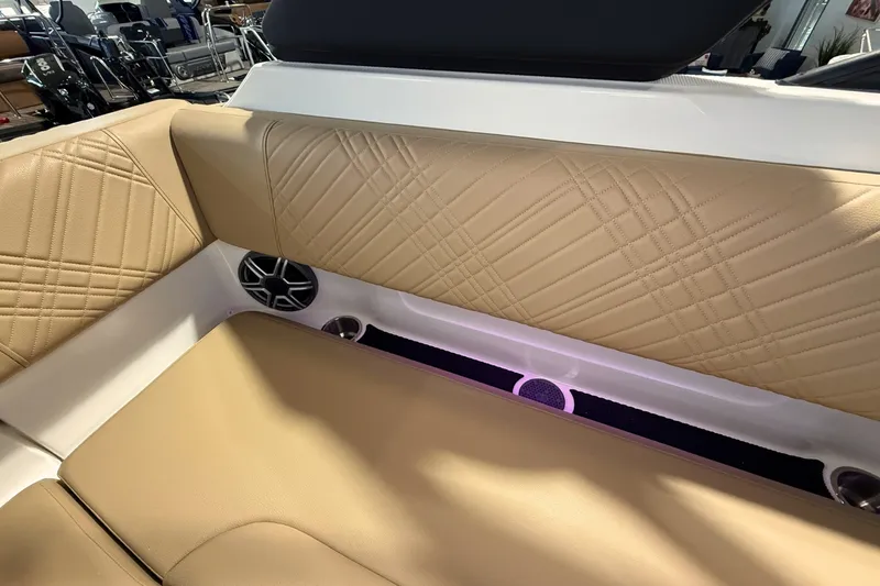 Slide: The Image of Sea Ray SDX 250 Surf 2026 - 14