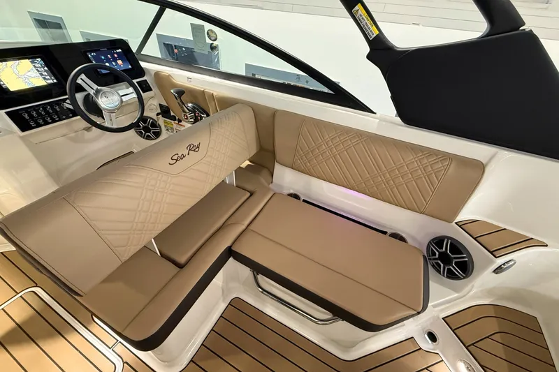 Slide: The Image of Sea Ray SDX 250 Surf 2026 - 15