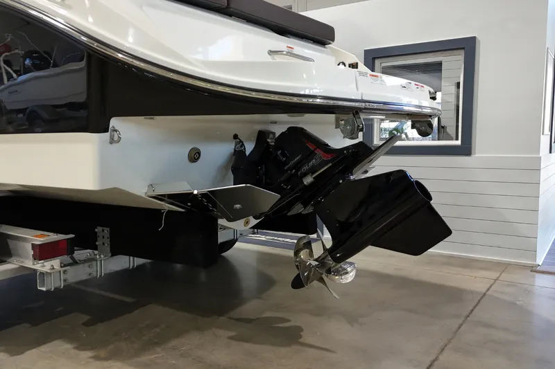 Slide: The Image of Sea Ray SDX 250 Surf 2026 - 3