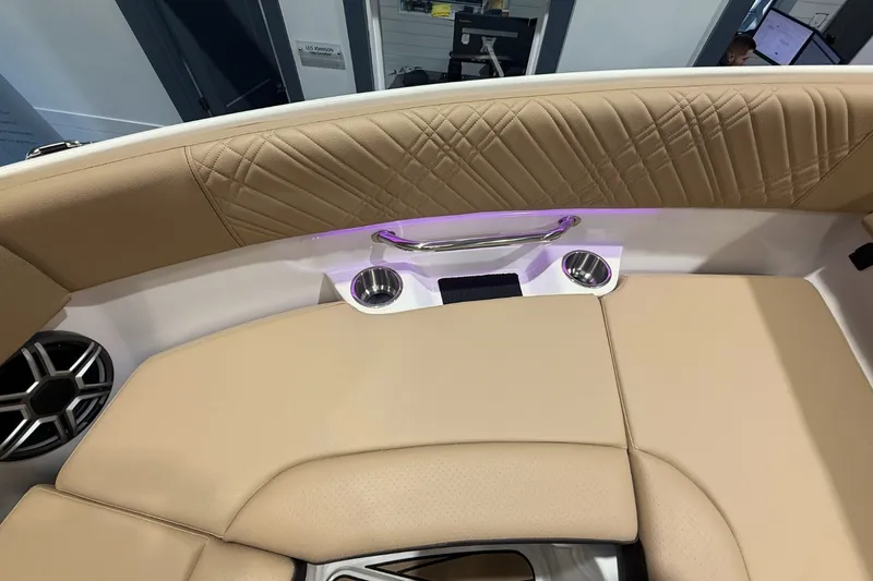 Slide: The Image of Sea Ray SDX 250 Surf 2026 - 35