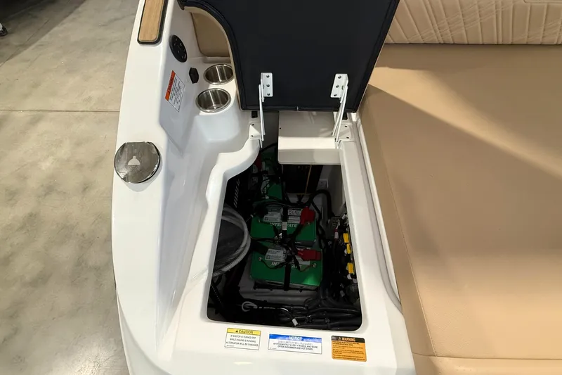 Slide: The Image of Sea Ray SDX 250 Surf 2026 - 4