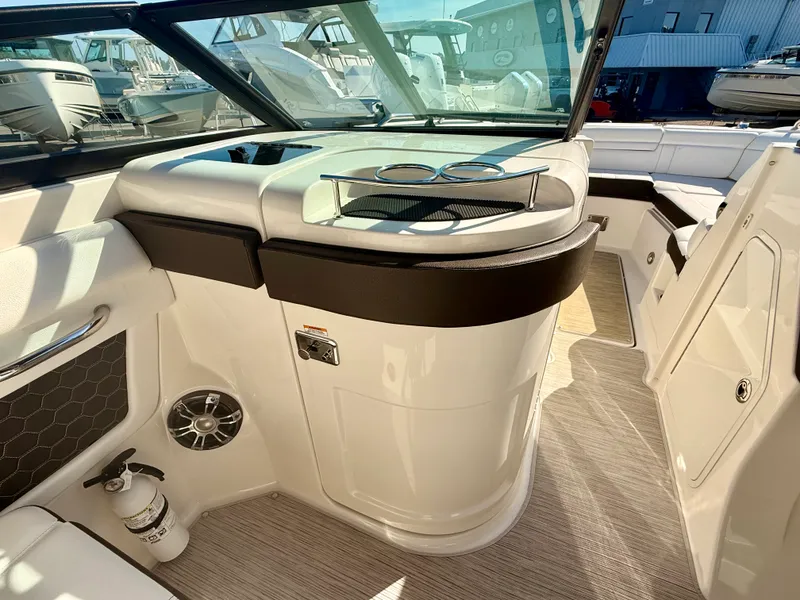 Slide: The Image of Sea Ray 270 SDX OB 2020 - 12