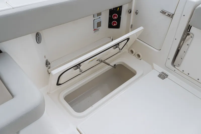 Slide: The Image of Boston Whaler 280 Vantage 2026 - 103