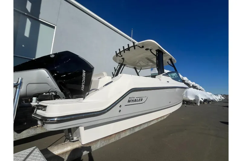 Slide: The Image of Boston Whaler 280 Vantage 2026 - 2