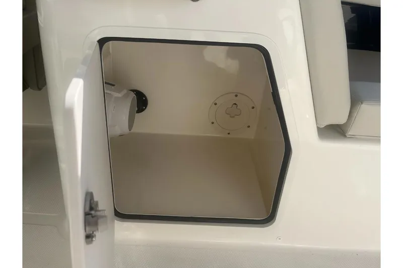 Slide: The Image of Boston Whaler 280 Vantage 2026 - 20