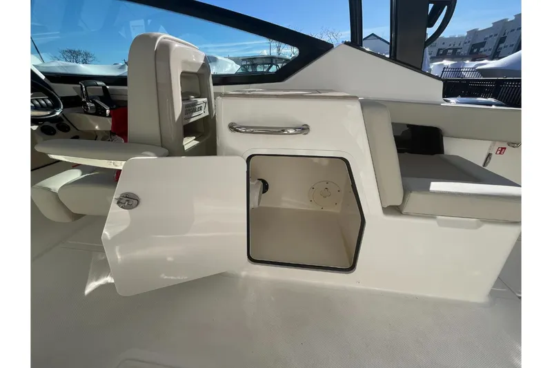 Slide: The Image of Boston Whaler 280 Vantage 2026 - 21