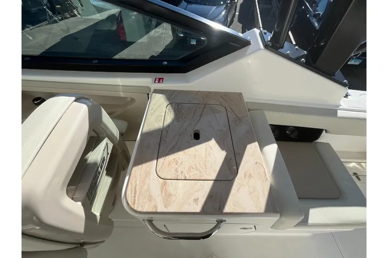 Slide: The Image of Boston Whaler 280 Vantage 2026 - 22