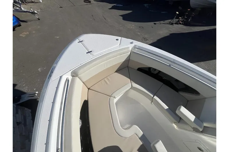 Slide: The Image of Boston Whaler 280 Vantage 2026 - 34